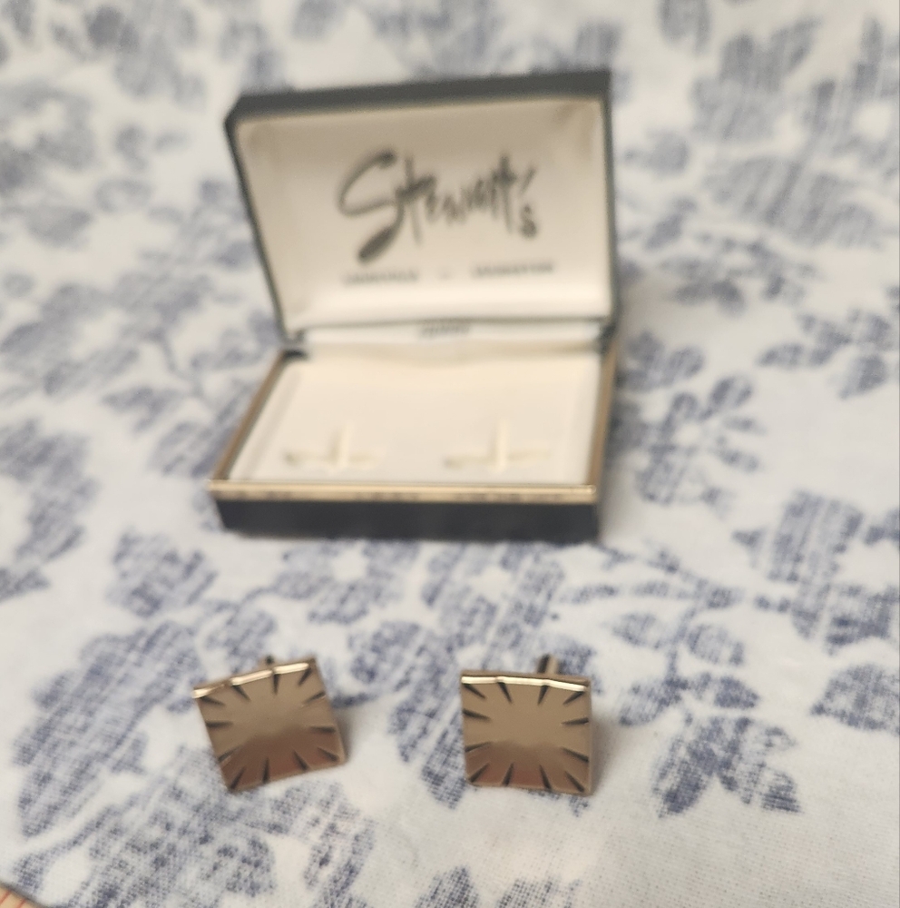 SWANK Gold Square Cufflinks - Picture 6 of 11